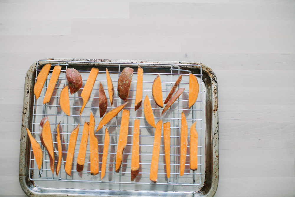 how to bake crispy sweet potato fries / go eat your bread with joy