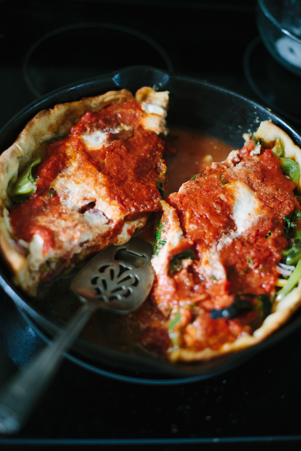 https://goeatyourbreadwithjoy.com/wp-content/uploads/2018/07/deep-dish-pizza-4-of-6.jpg