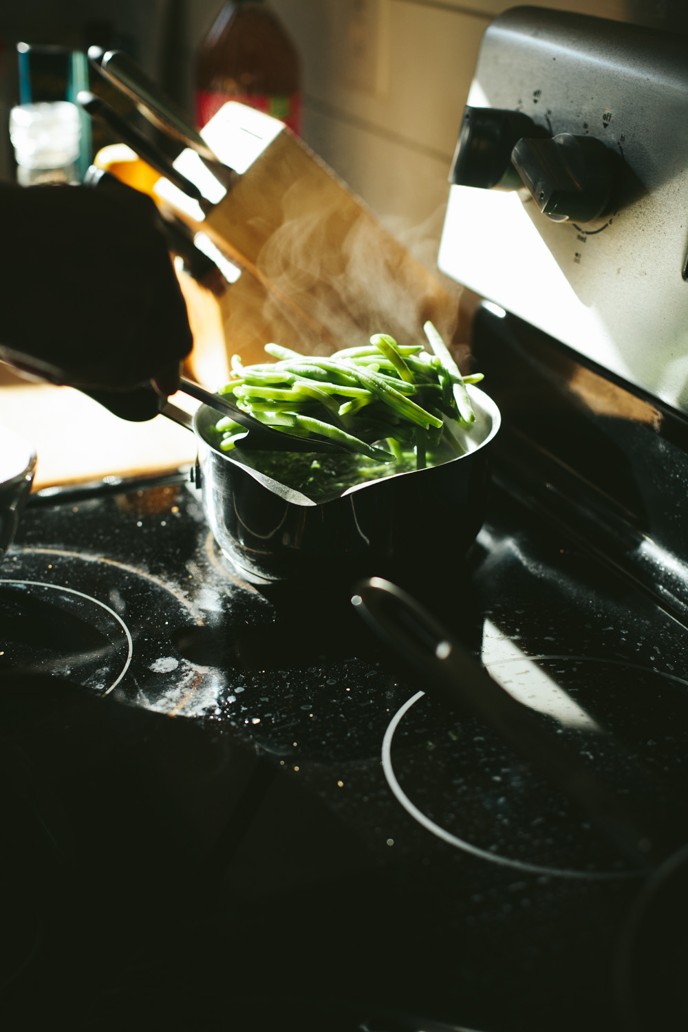 cooking green beans for dinner