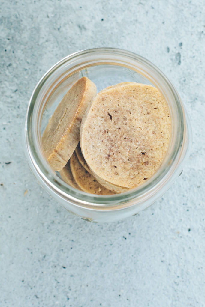 date-paste shortbread cookies / go eat your bread with joy