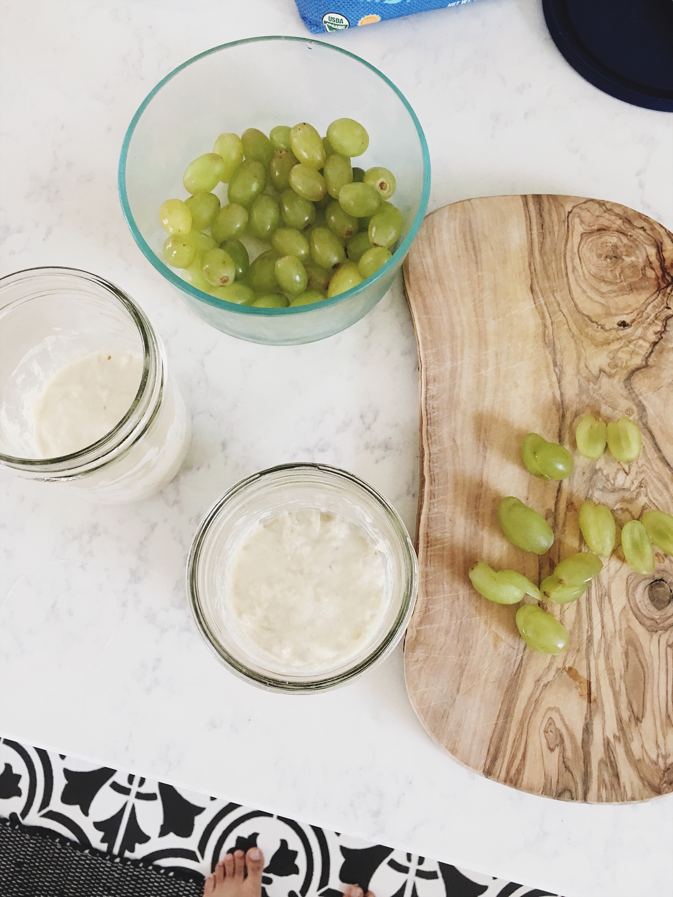 Feeding a sourdough starter green grapes: an experiment / Go Eat Your Bread with Joy